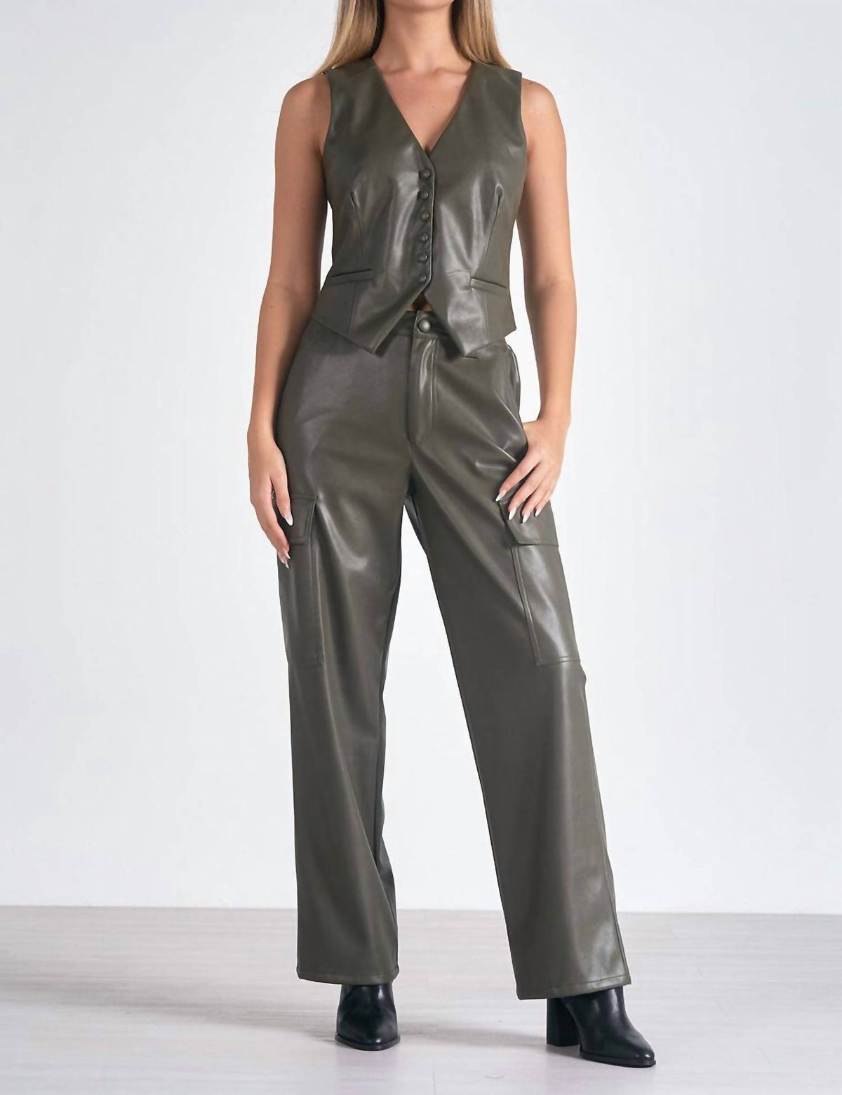 Elan - FAUX LEATHER CARGO PANTS