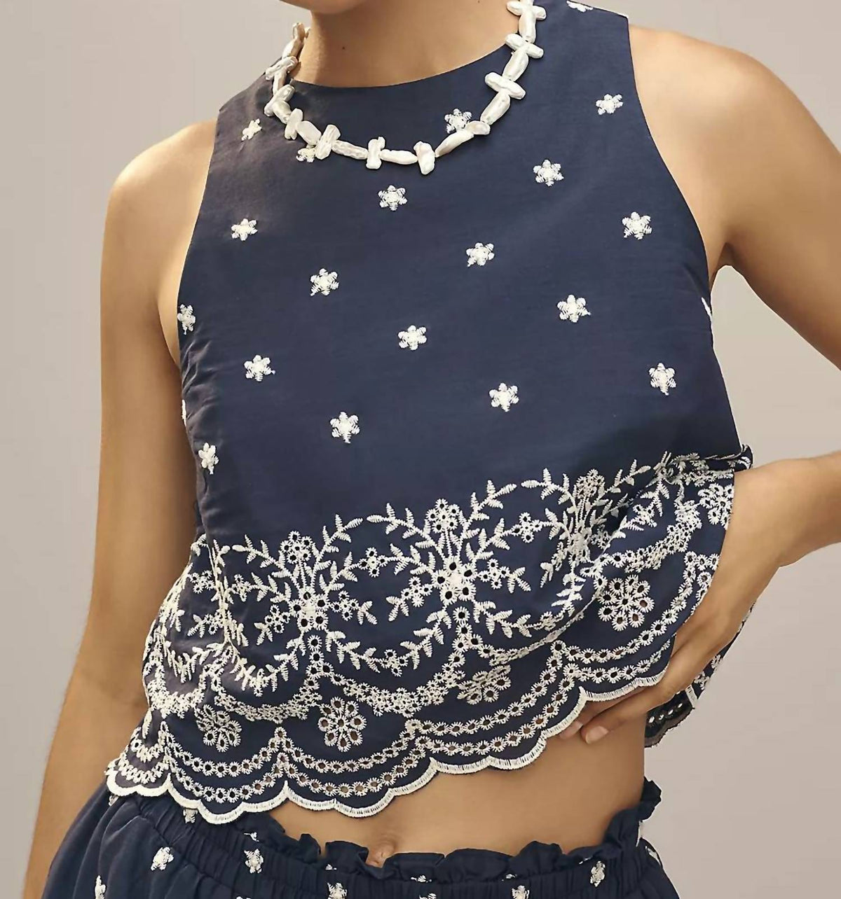 En Saison - Cropped Embroidered Tank Top