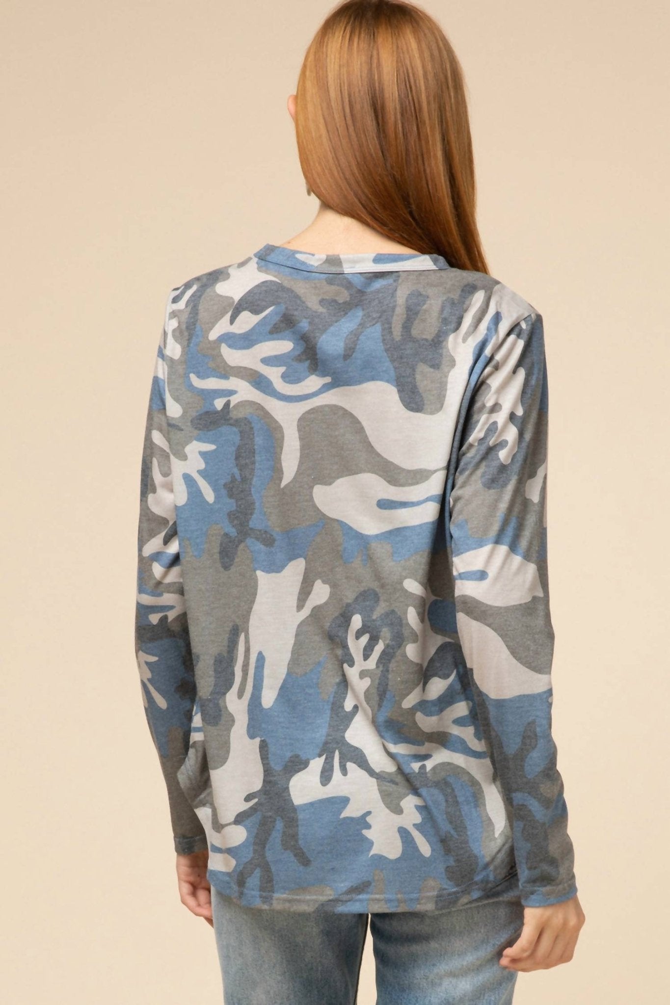 Entro - Camo Keyhole Top - blouses - blue - camouflage