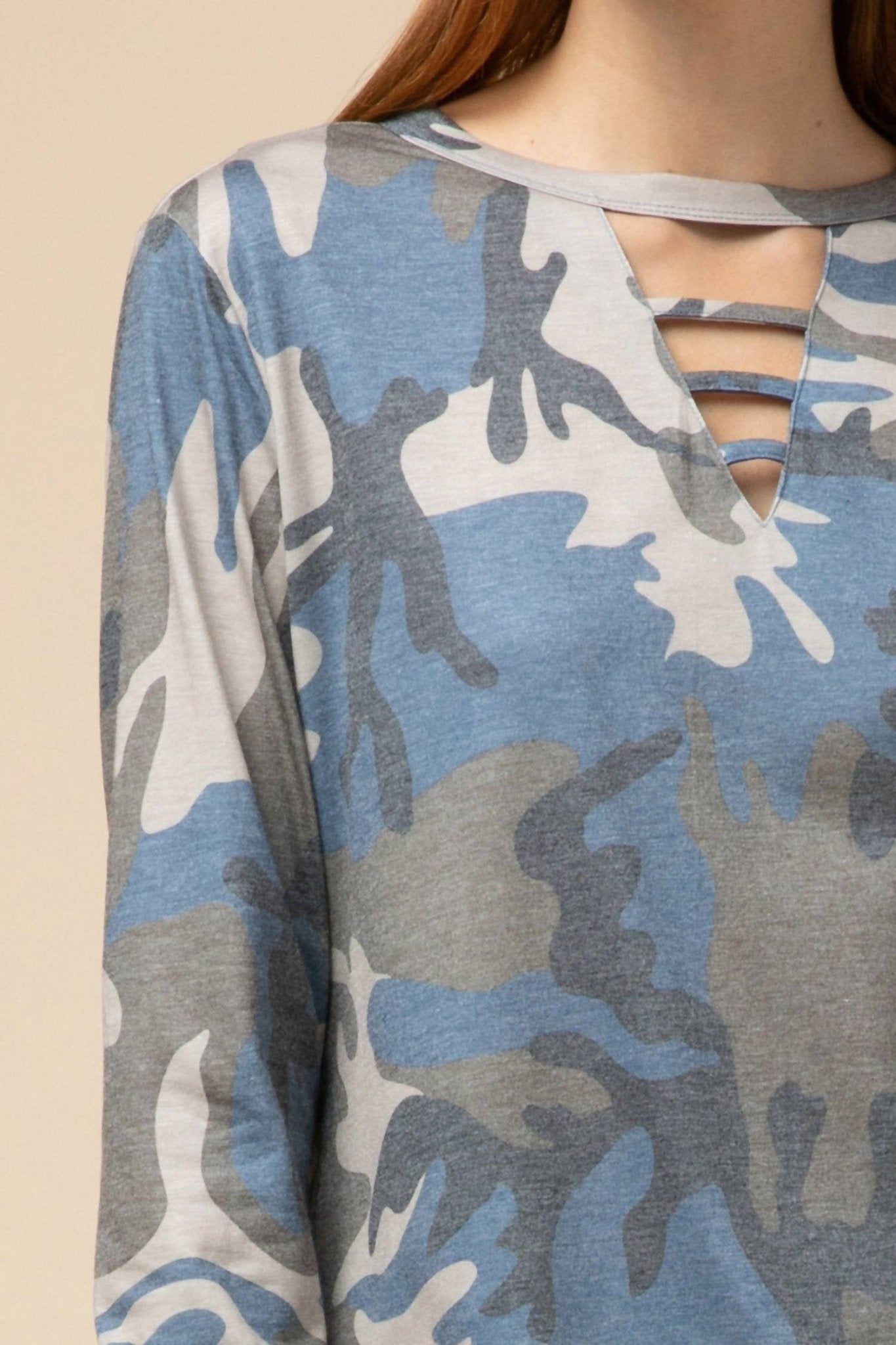 Entro - Camo Keyhole Top - blouses - blue - camouflage