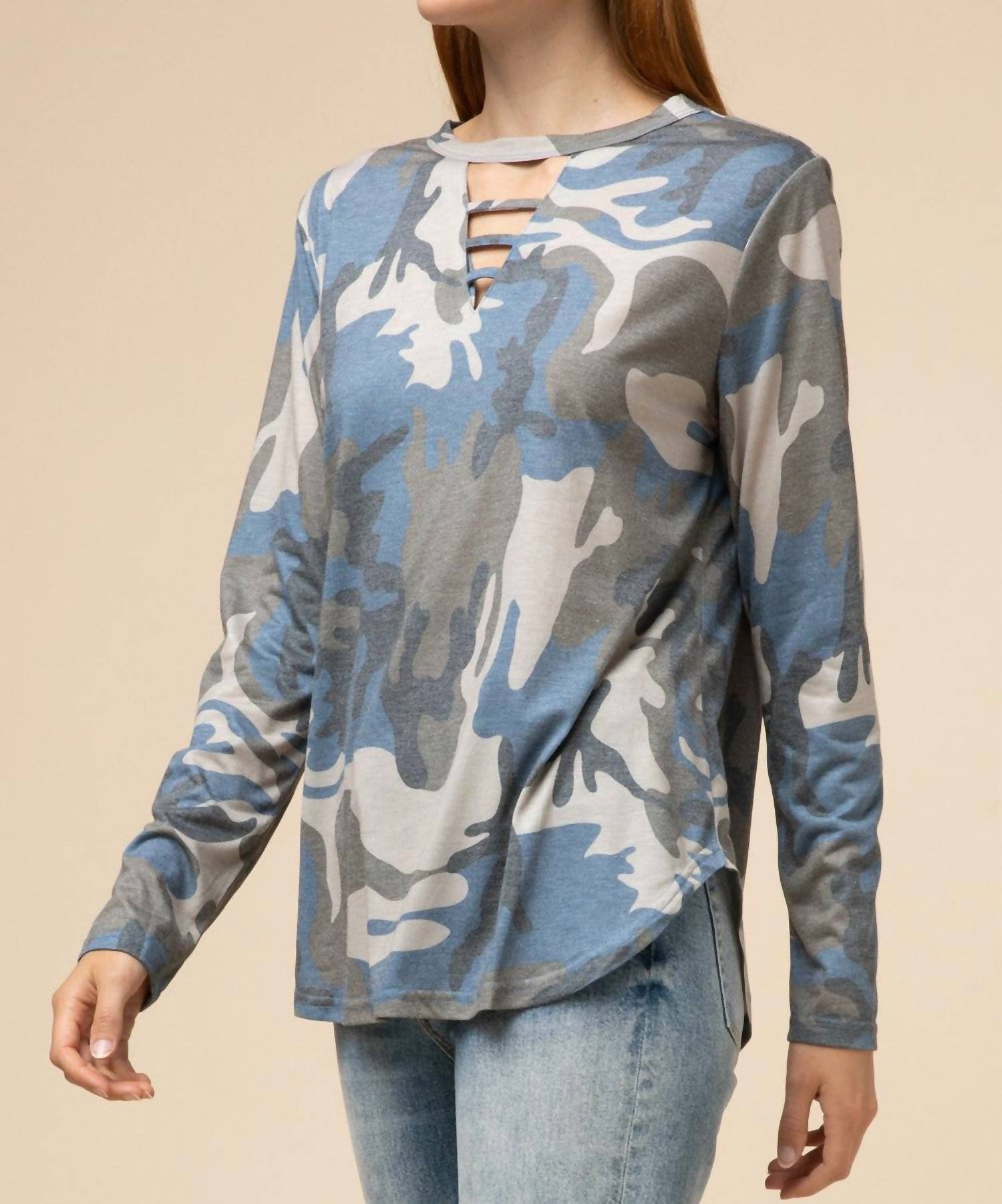 Entro - Camo Keyhole Top - blouses - blue - camouflage