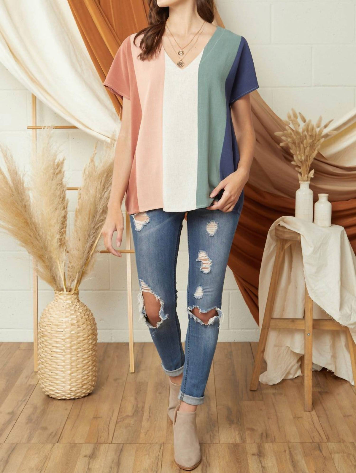 Entro - Color Block Short Sleeve V-neck Top