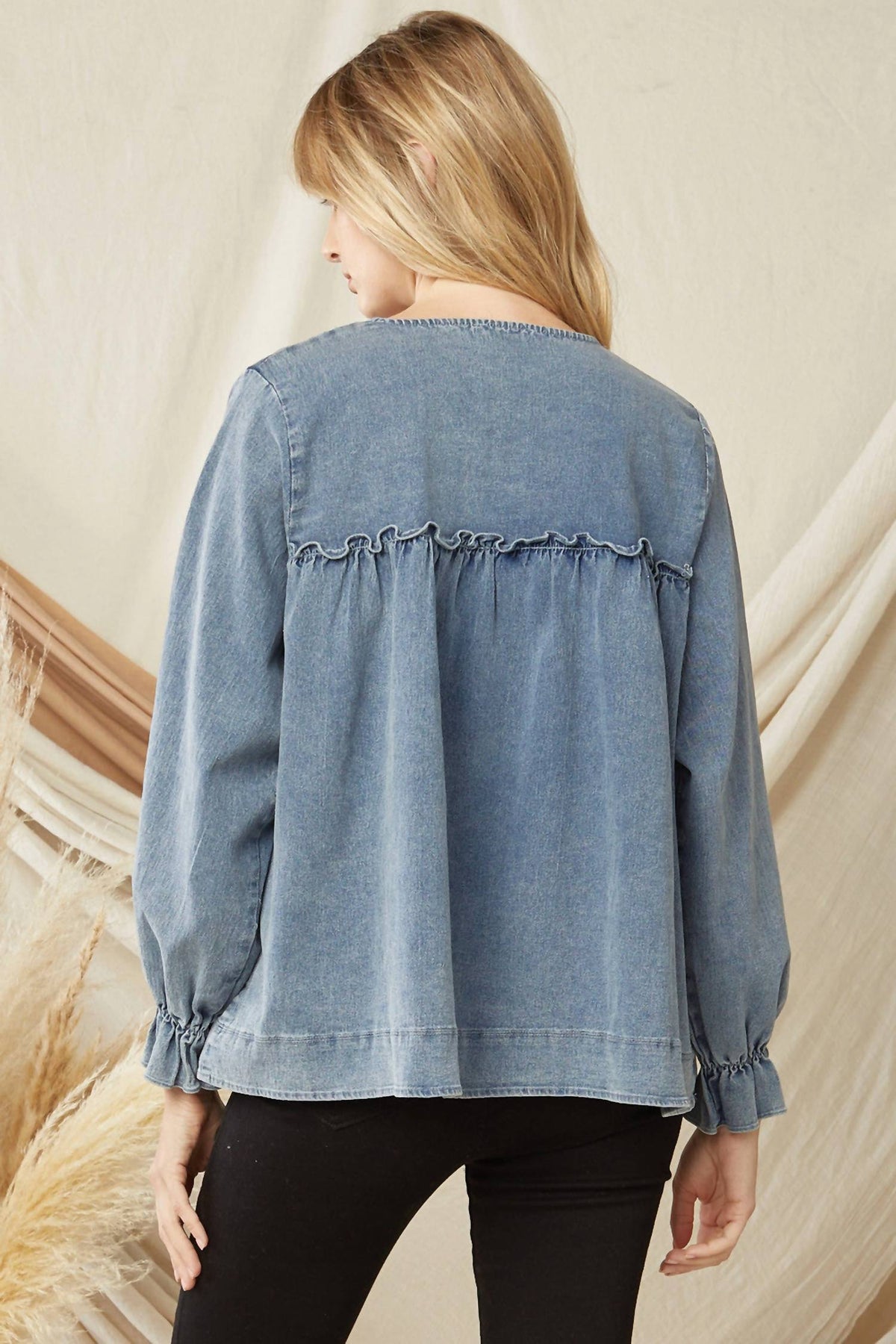 Entro - Ruffled V-neck Top