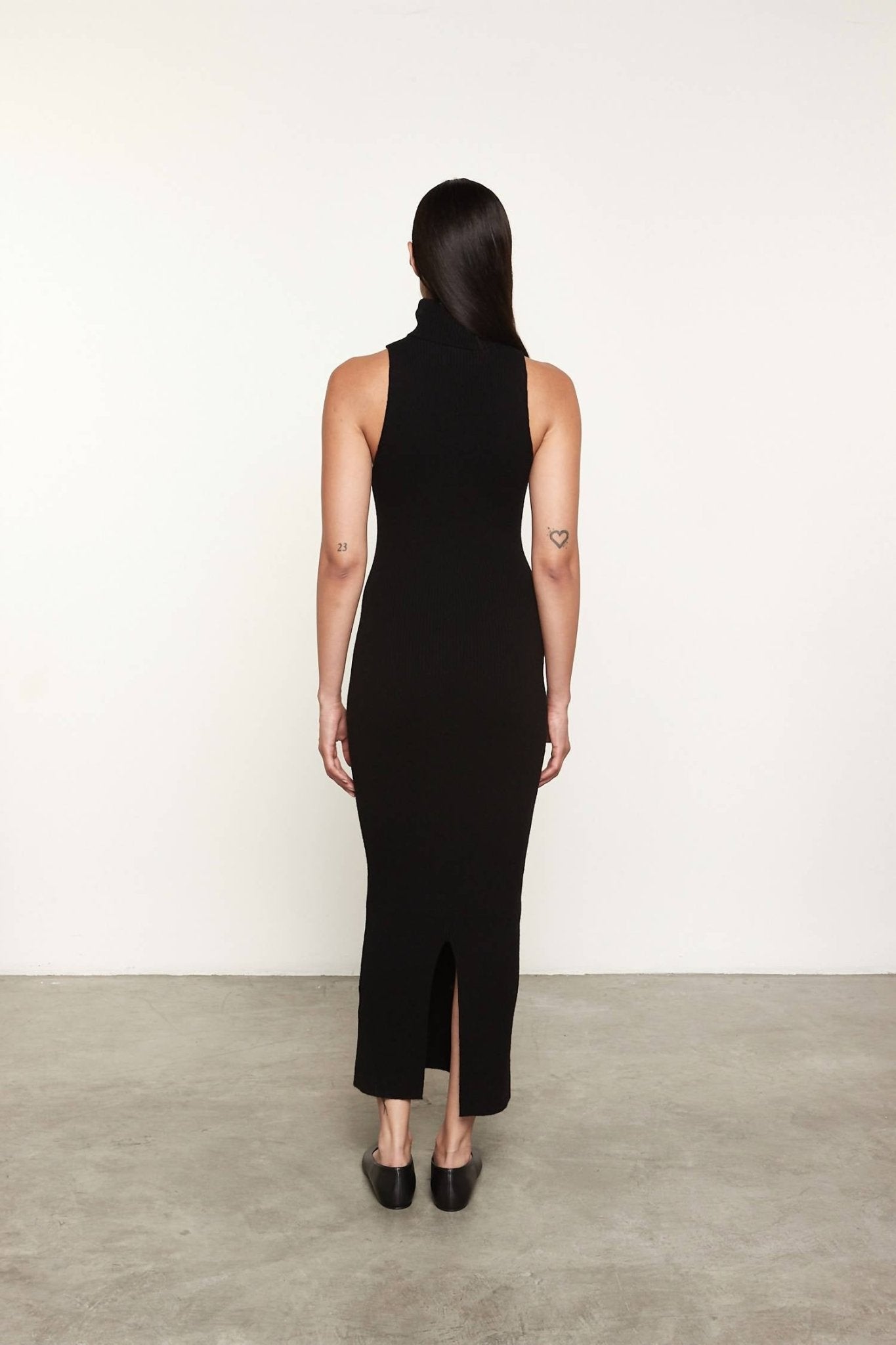 Enza Costa - CASHMERE RIB SLEEVELESS SWEATER DRESS - black - clothing - directbrandpartner