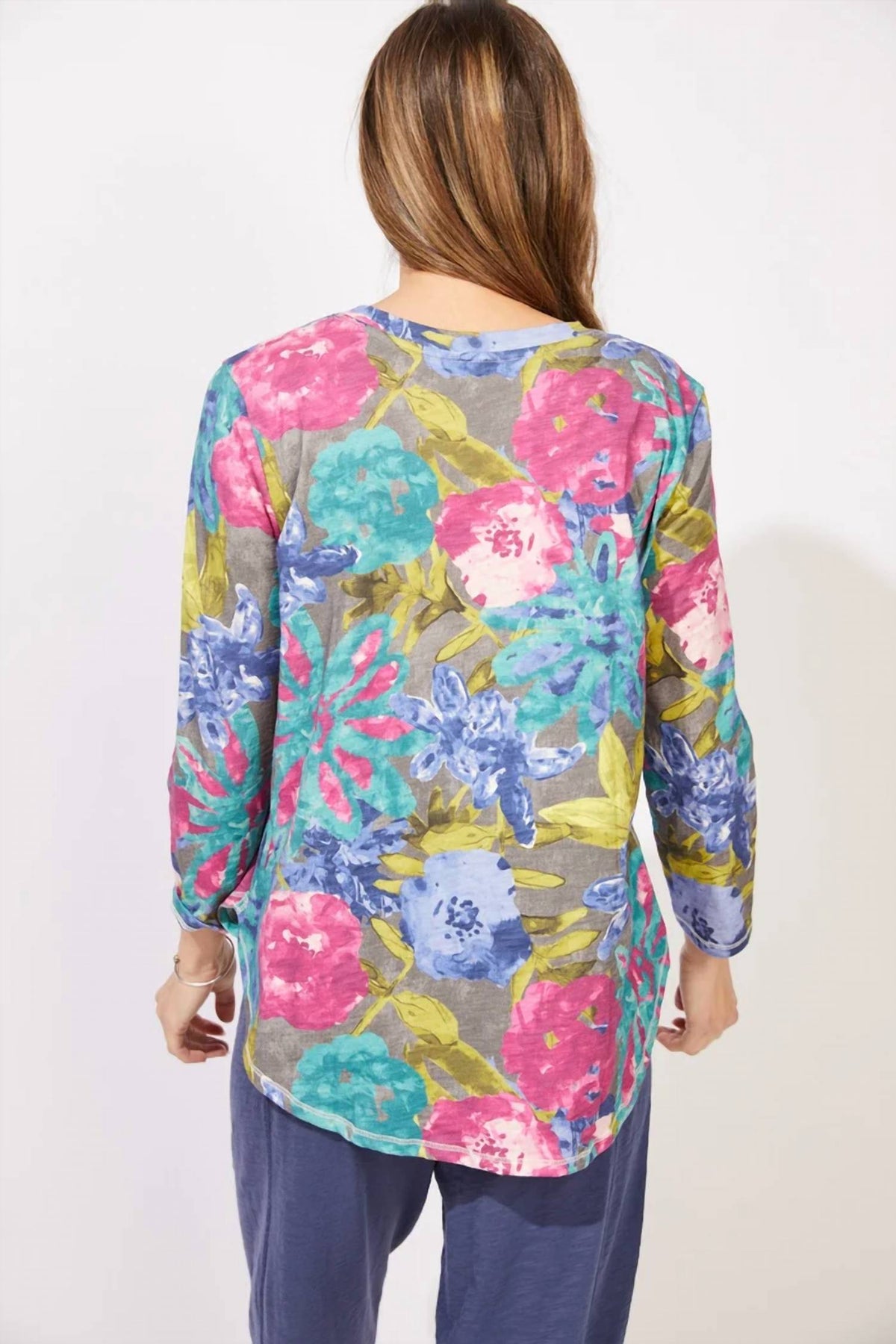 Escape By Habitat - Botanical Blooms Hilo V Tee