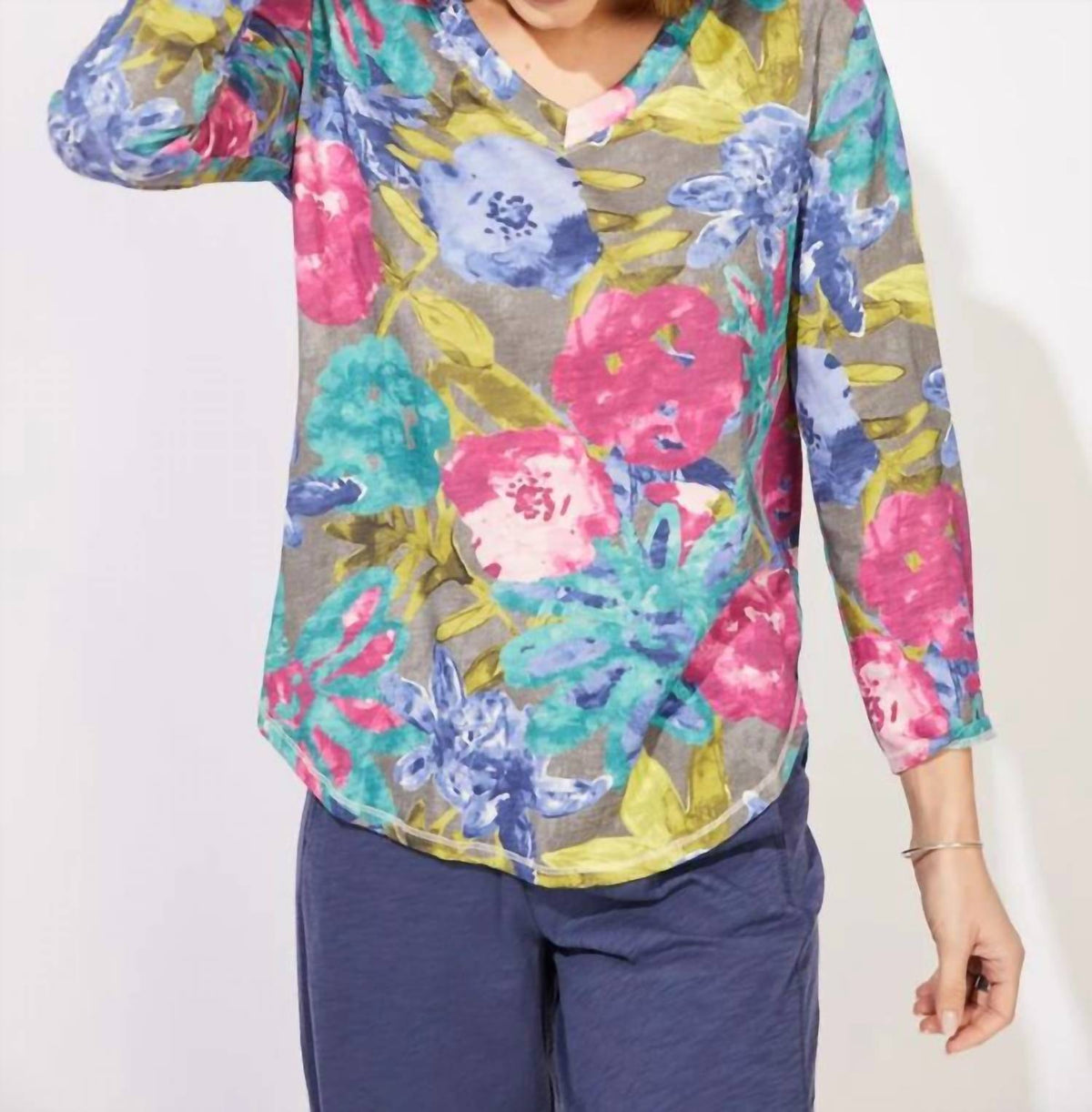 Escape By Habitat - Botanical Blooms Hilo V Tee