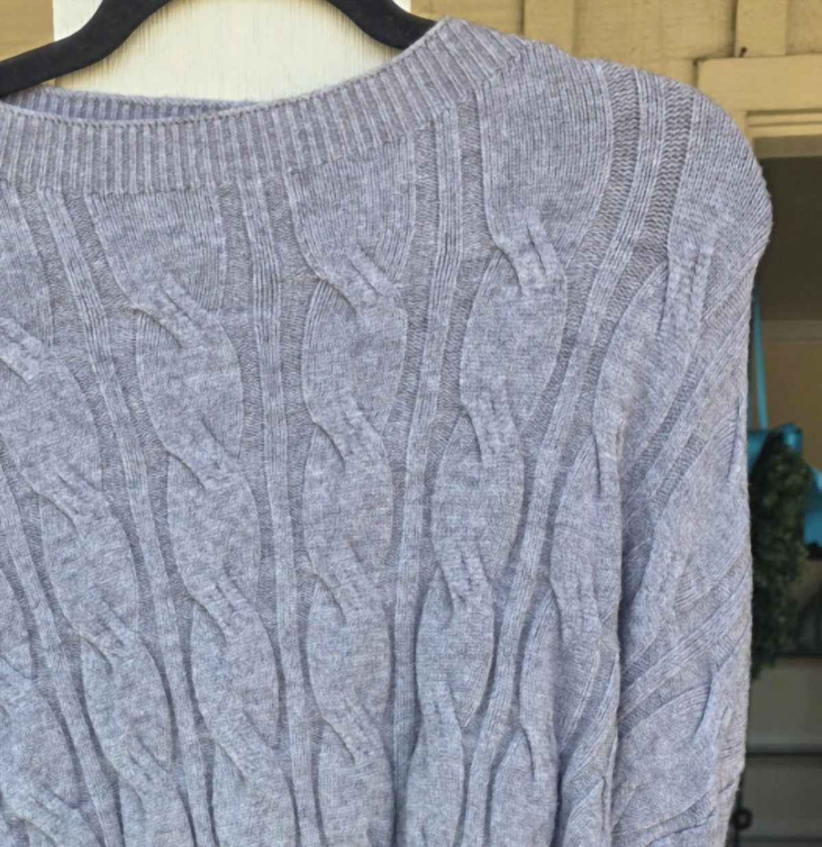 Eternelle - Women's Cropped Sweater