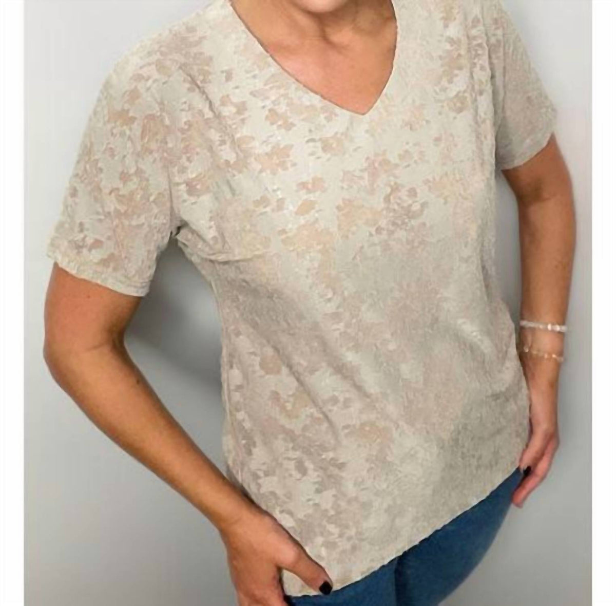 Ethyl - Textured V-neck Tee