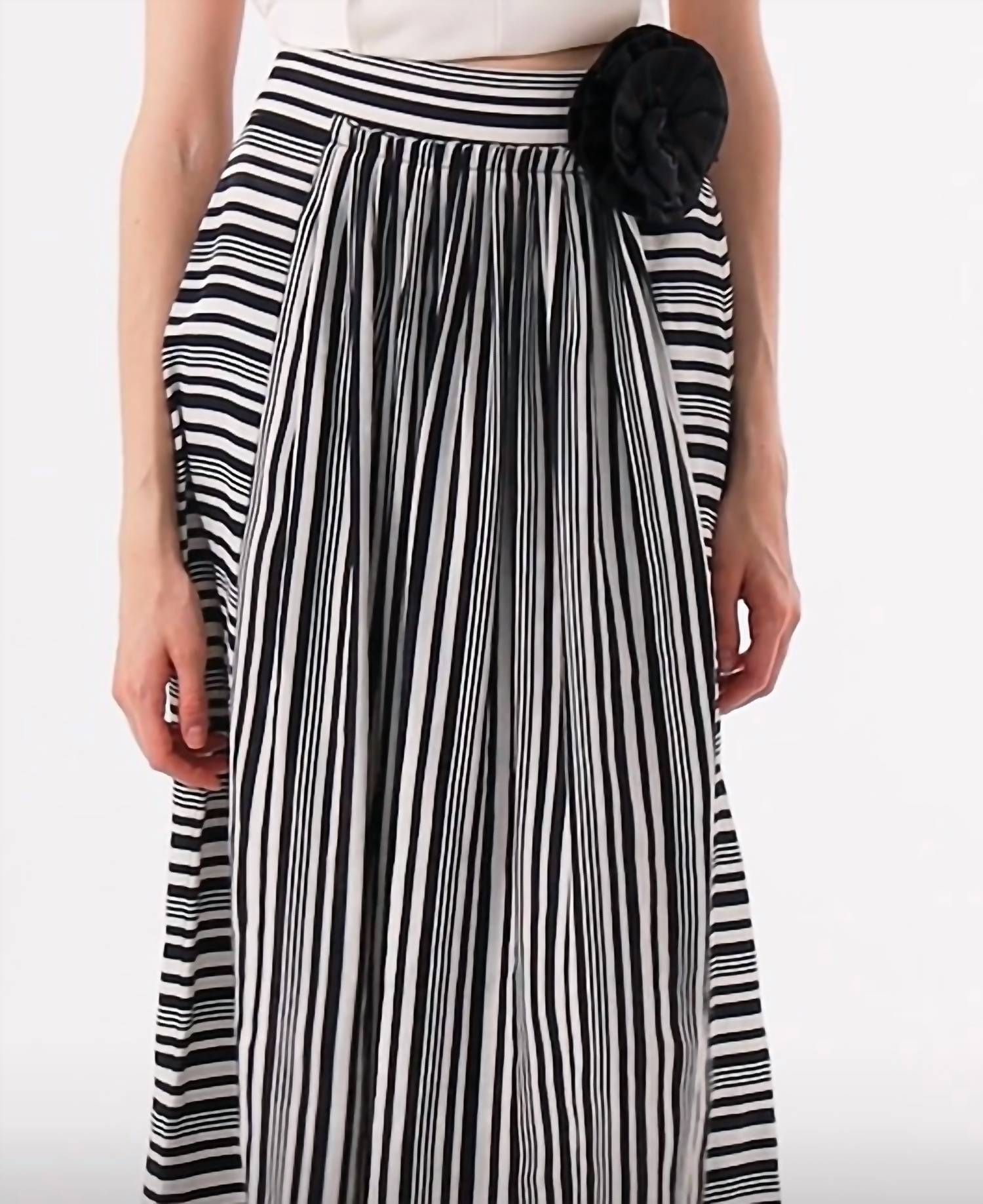 Exquise - Pleated Midi Skirt - black - clothing - knee - length - skirts