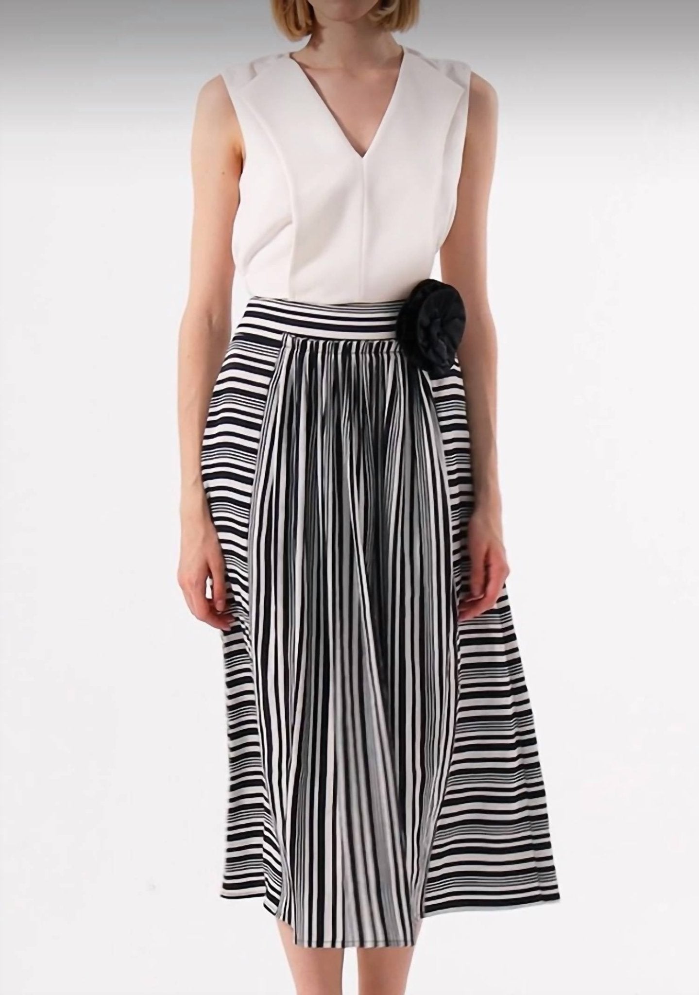 Exquise - Pleated Midi Skirt - black - clothing - knee - length - skirts