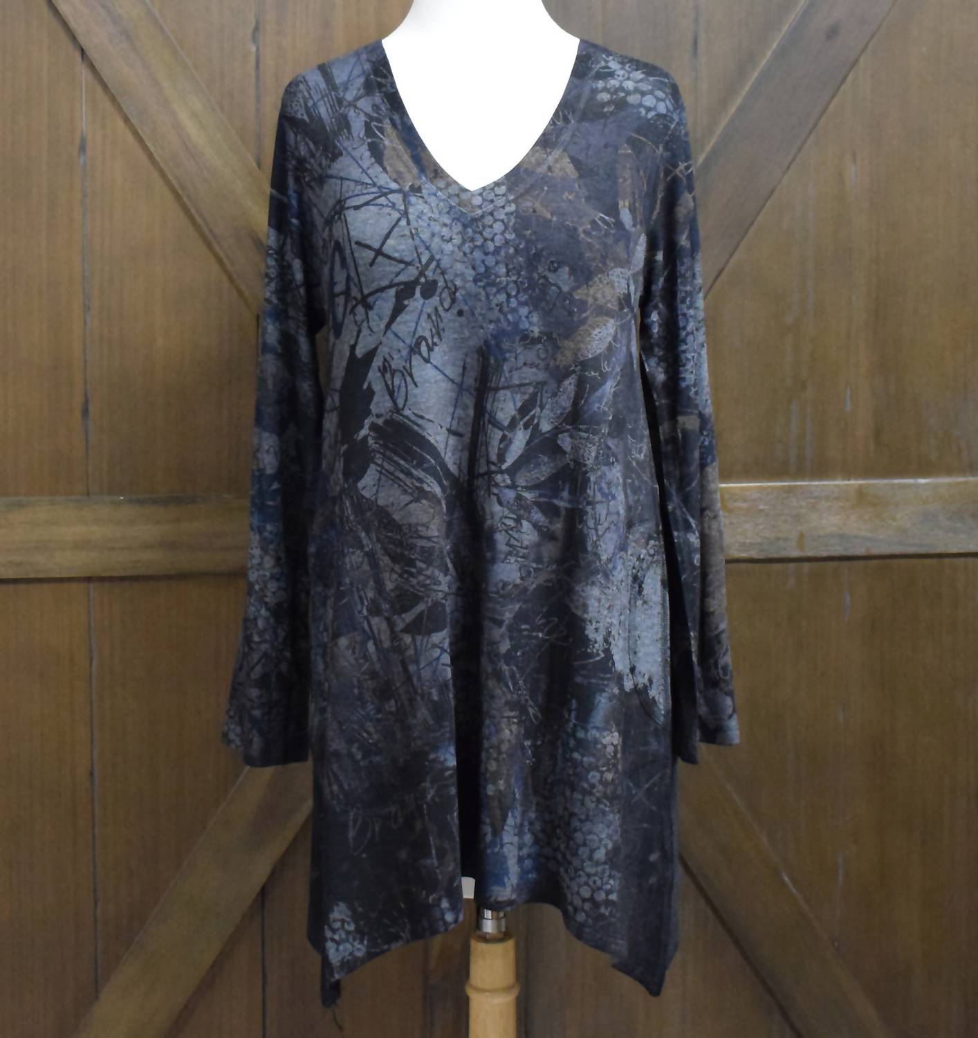 Inoah - Women's Willow Twigs Sharkbite Tunic