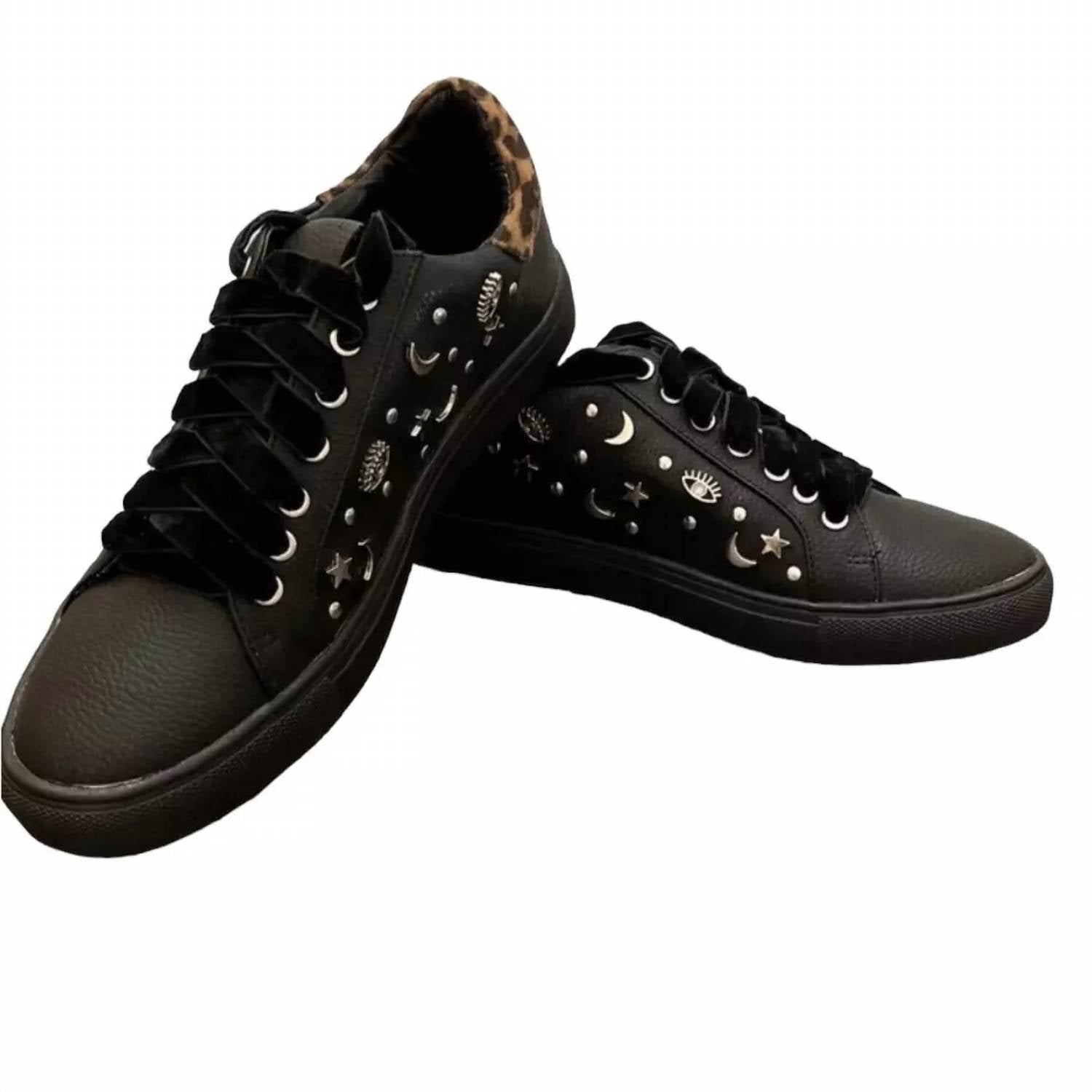 Very Volatile - Clark Sneakers Embellished with Stars Moons