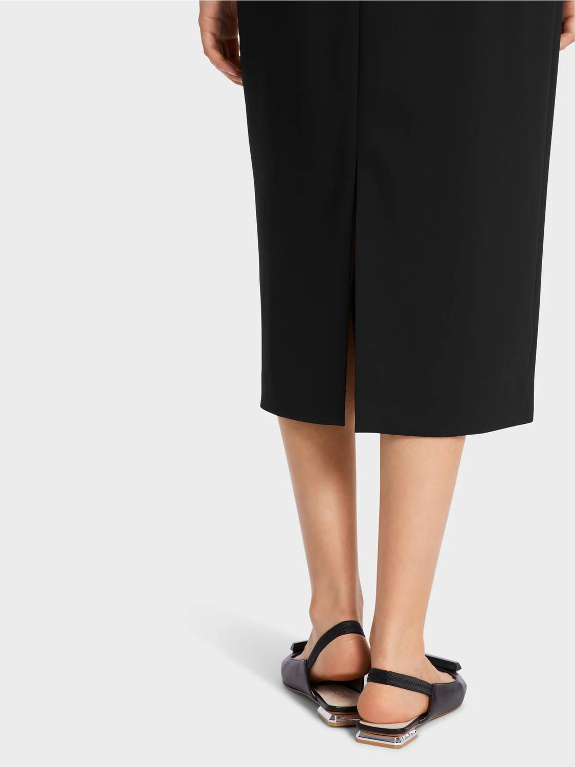 Marc Cain - Figure-hugging Dress With Ruffle Detail