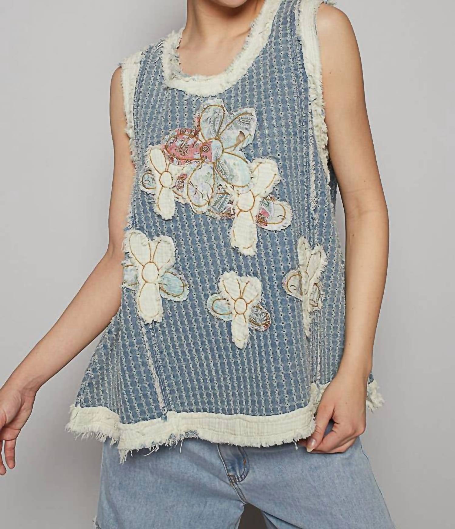 Pol - Round Neck Sleeveless Flower Patch Top