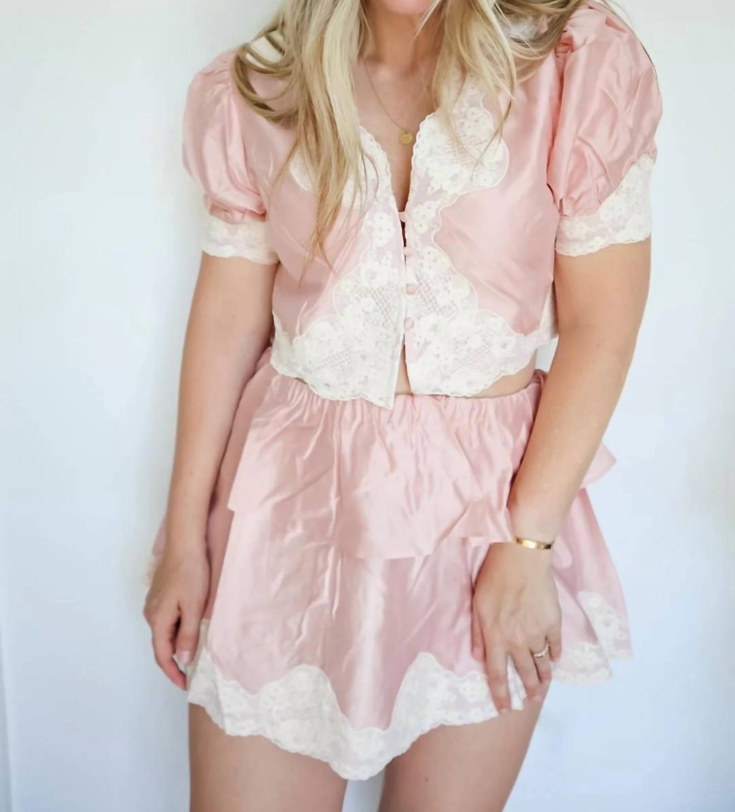 Mable - Marybeth Scalloped Lace Trim Crop Top And Shorts Set