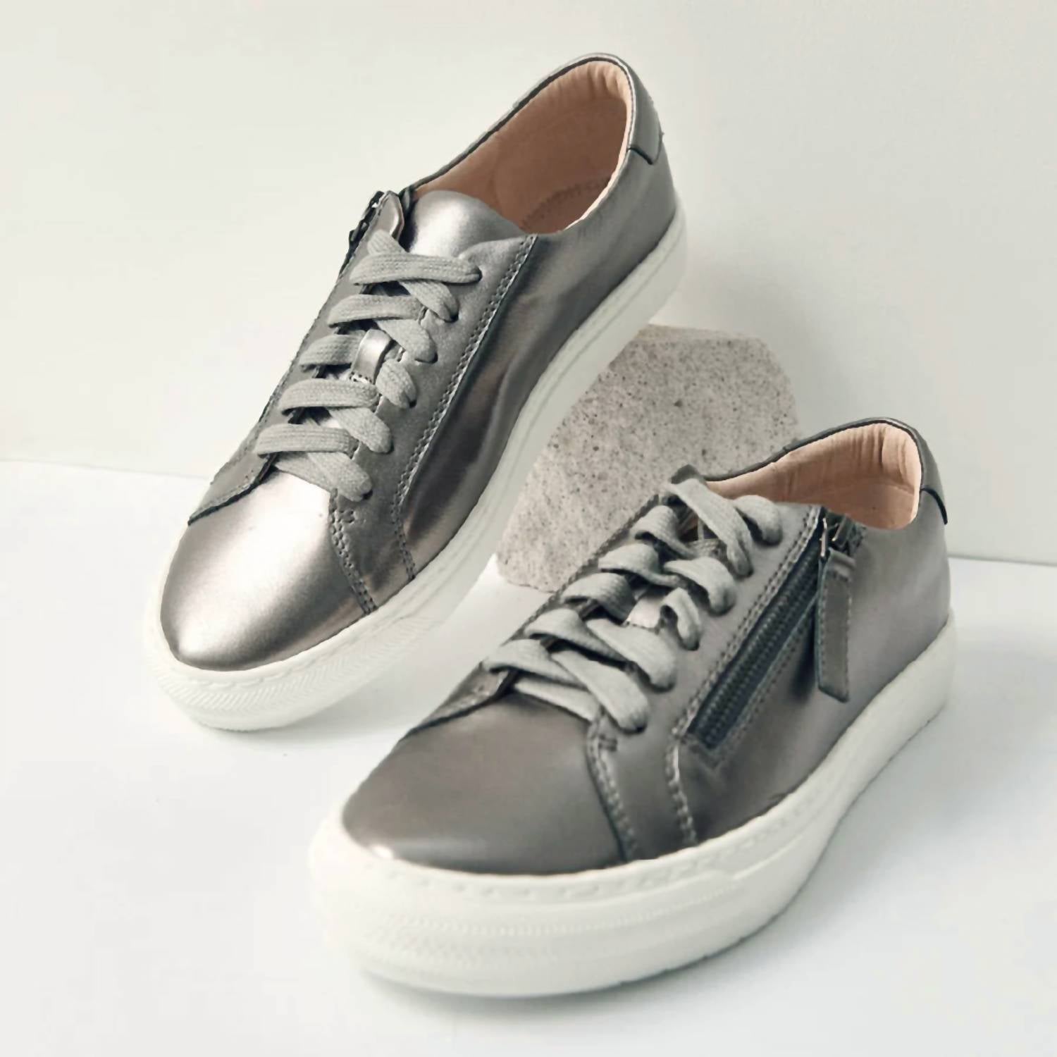 Frankie4 - Women's Billie Zip Sneakers