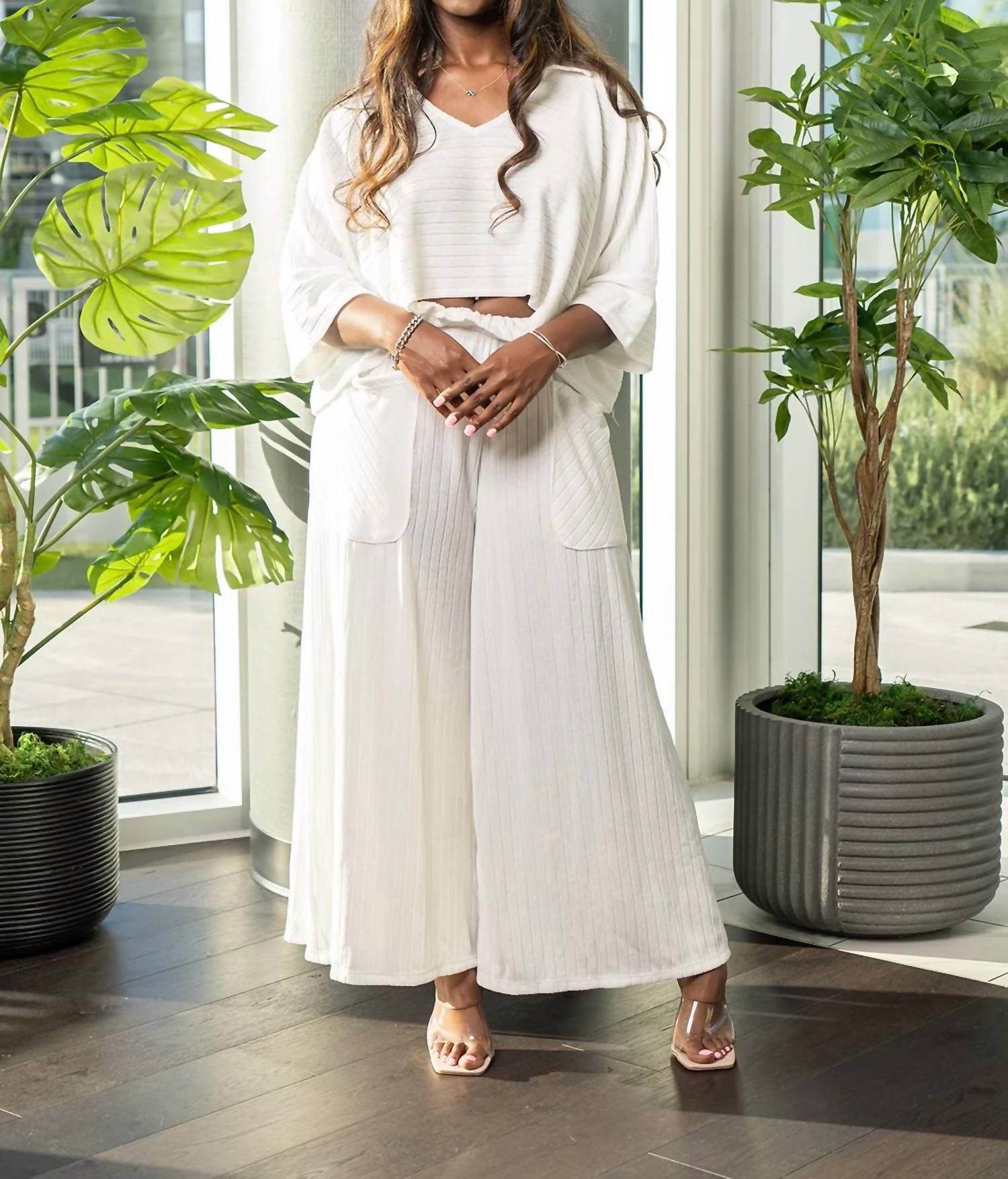 Bucketlist - Knit Collared V-Neck Cropped Top