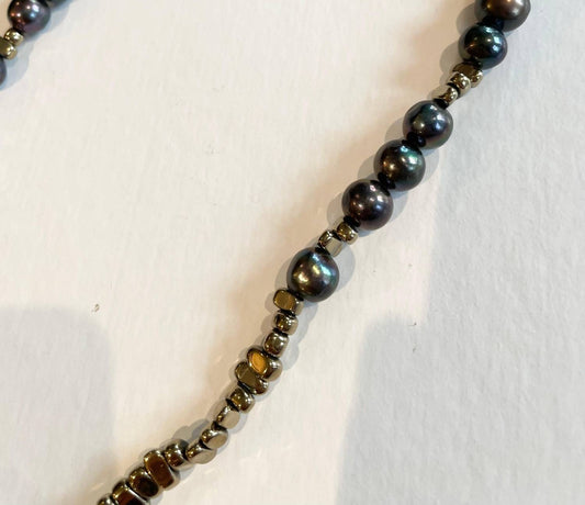 Mela Jewellery - Women's V Lupi Peacock Pearl Necklace