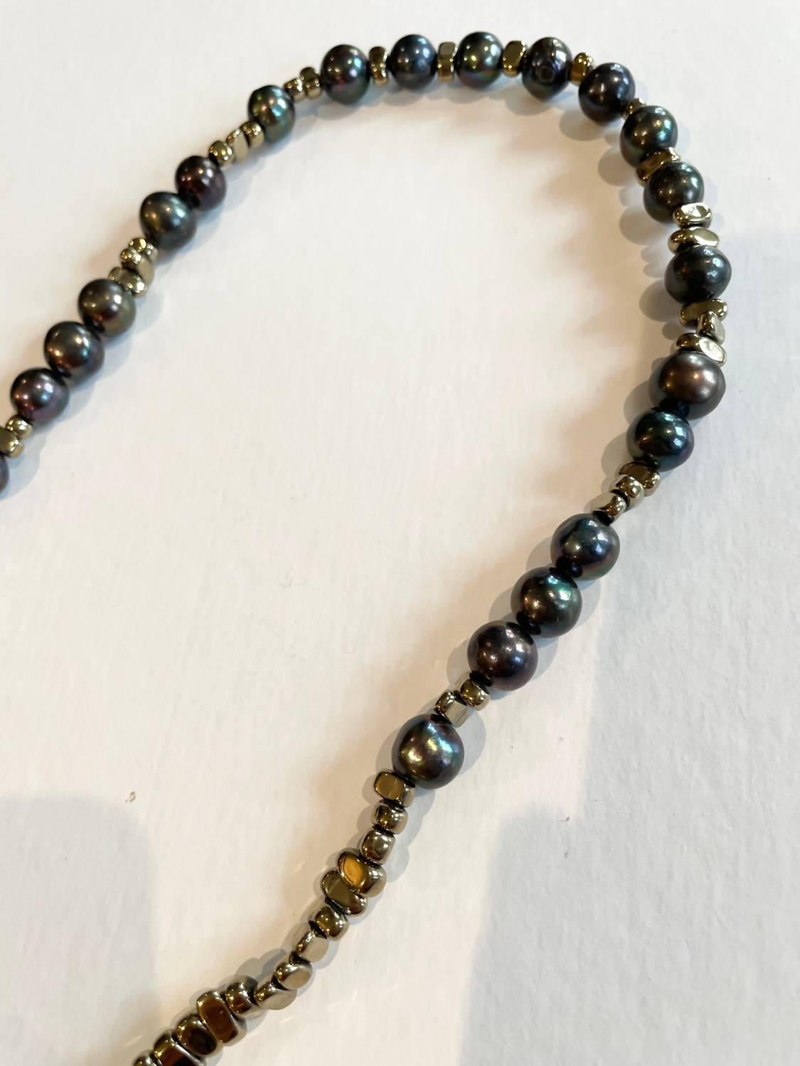 Mela Jewellery - Women's V Lupi Peacock Pearl Necklace