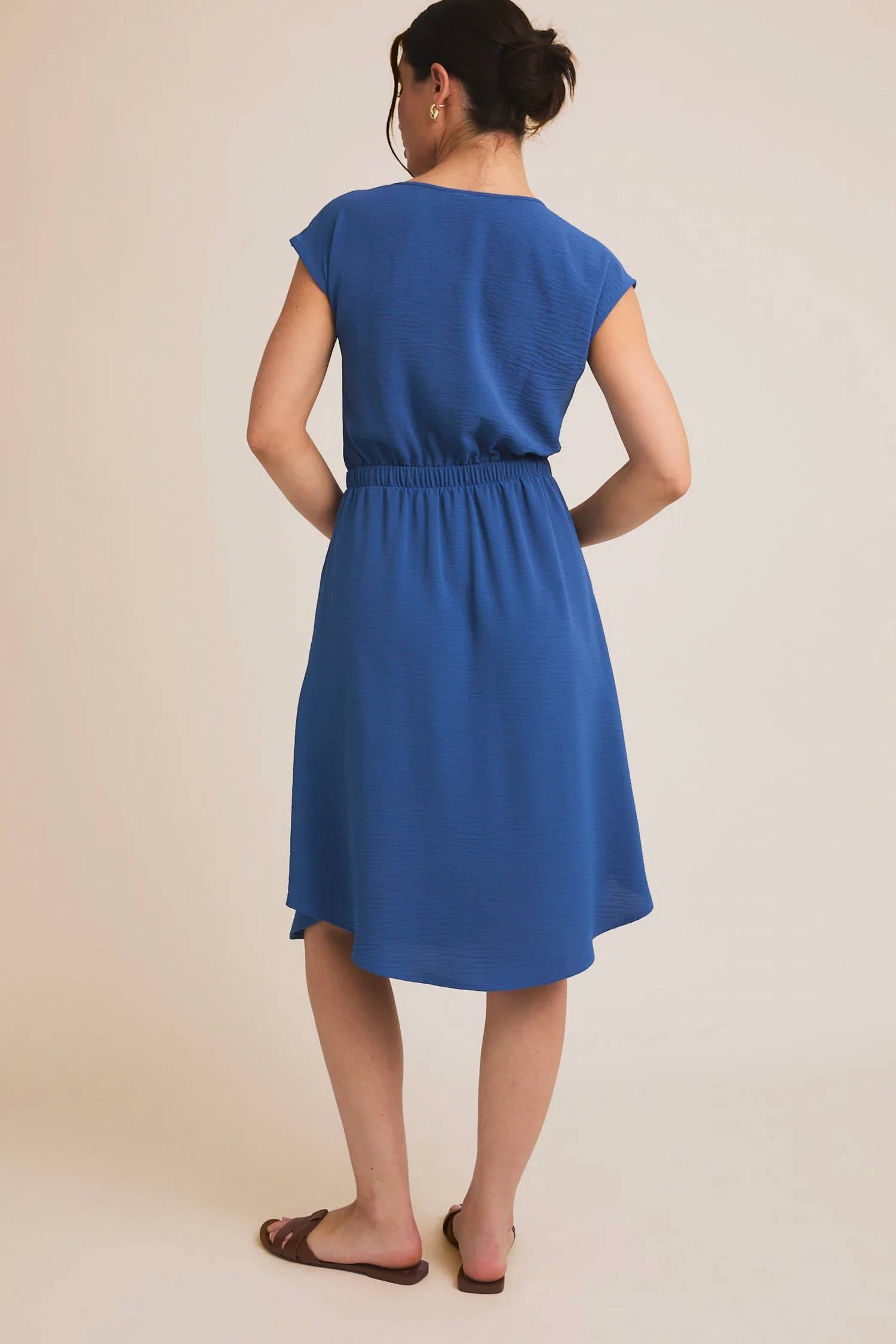 Gilli - V Notch Round Neck Short Sleeve Dress