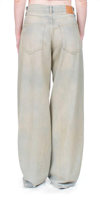 6397 Roomy Jean in ghost blue - women's jeans - detail view