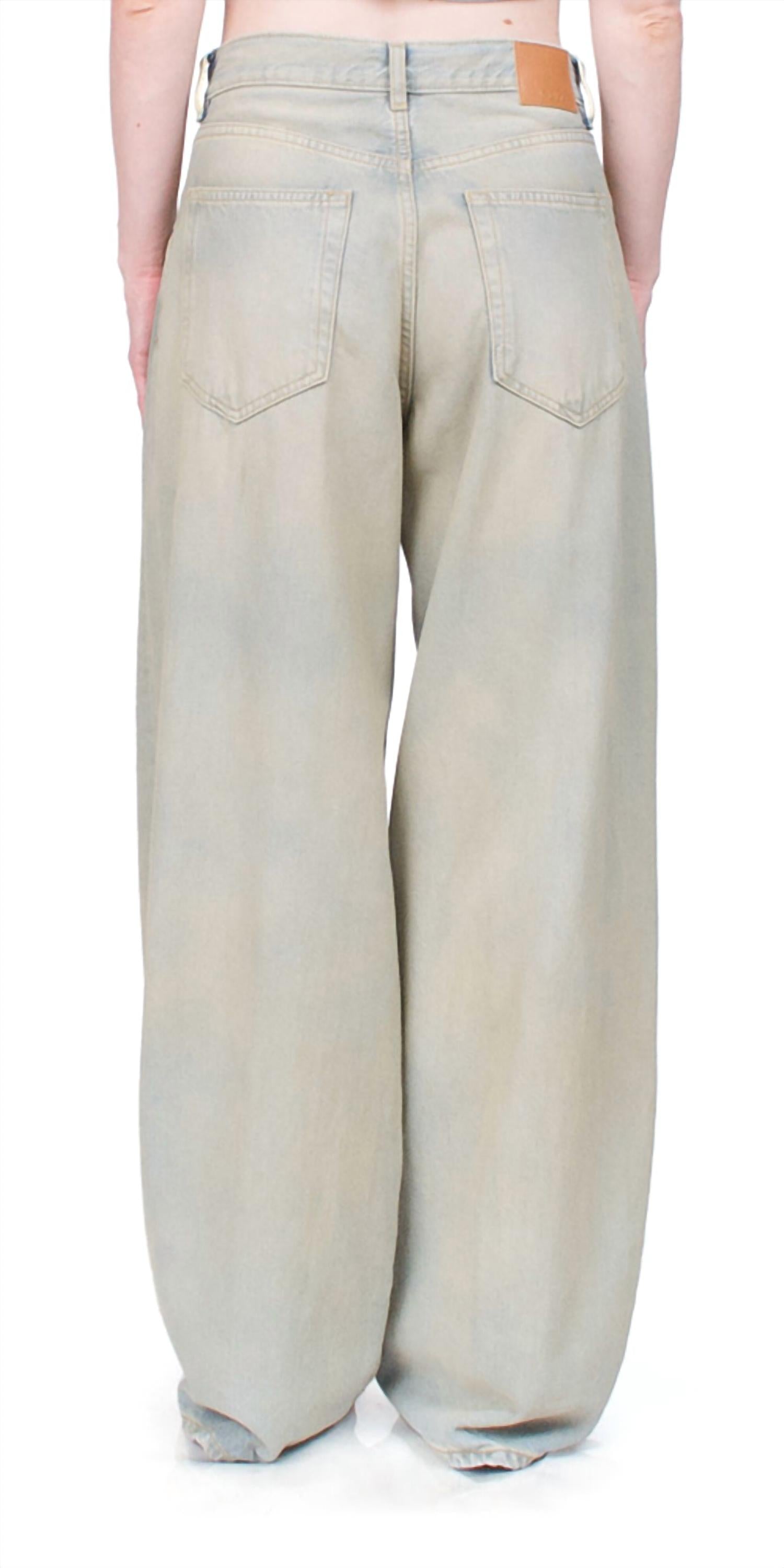 6397 Roomy Jean in ghost blue - women's jeans - detail view