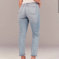 Abercrombie & Fitch - Curve Love High Rise Mom Jeans