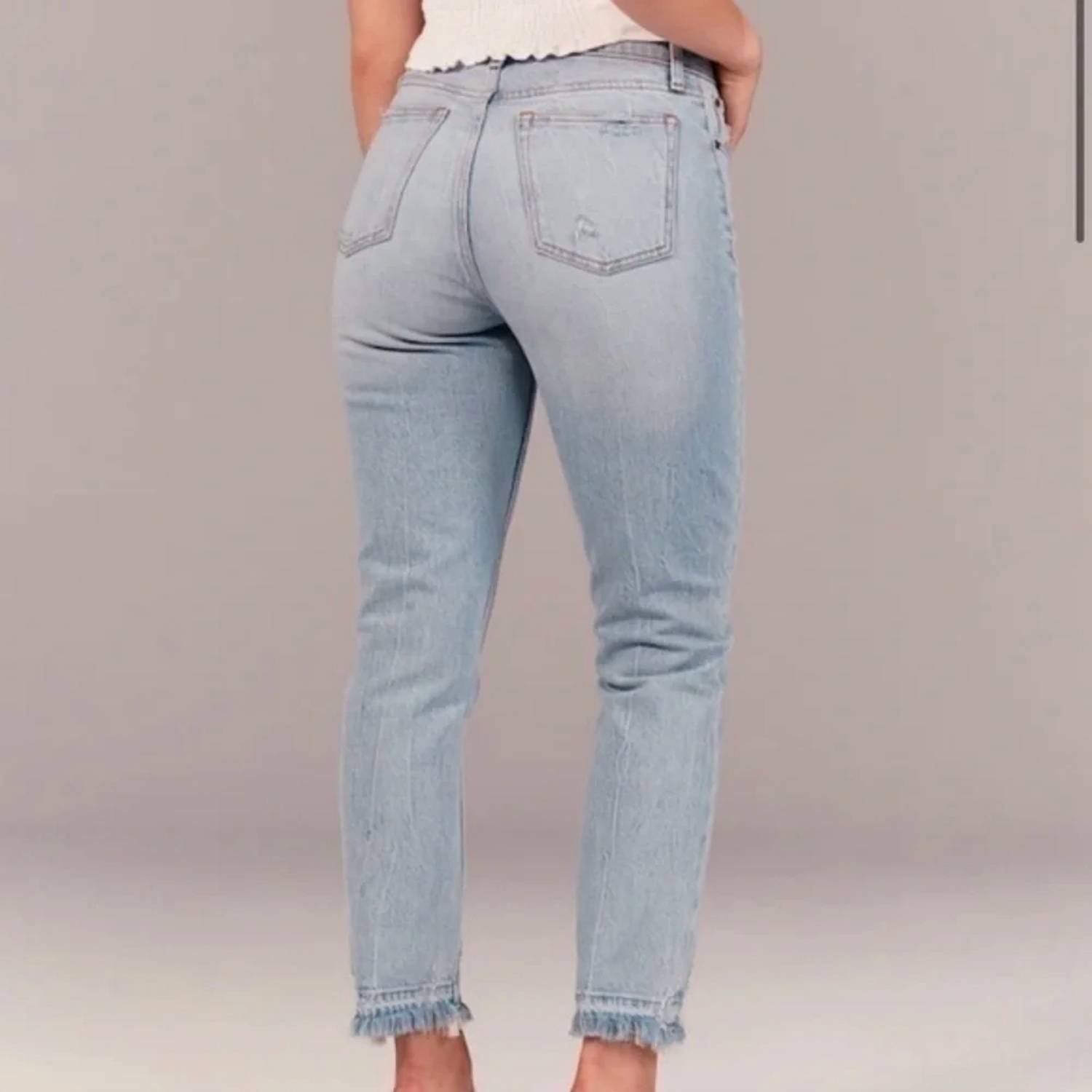 Abercrombie & Fitch - Curve Love High Rise Mom Jeans