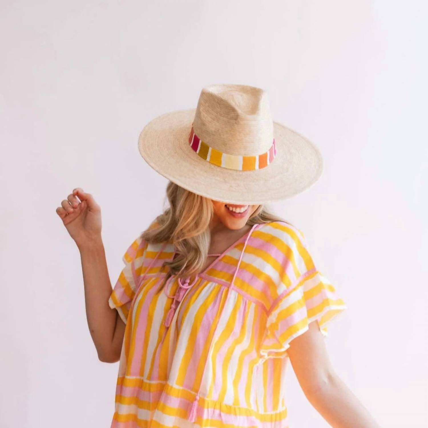 Sunshine Tienda - Women's Daisy Palm Hat