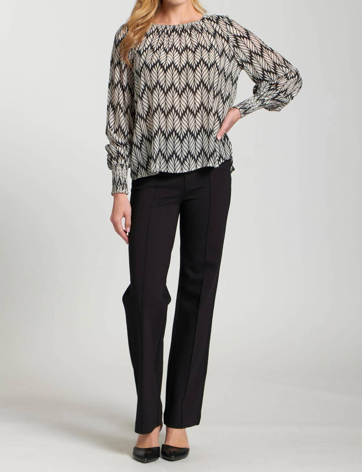 Apny - Printed Smocked Cuff Top