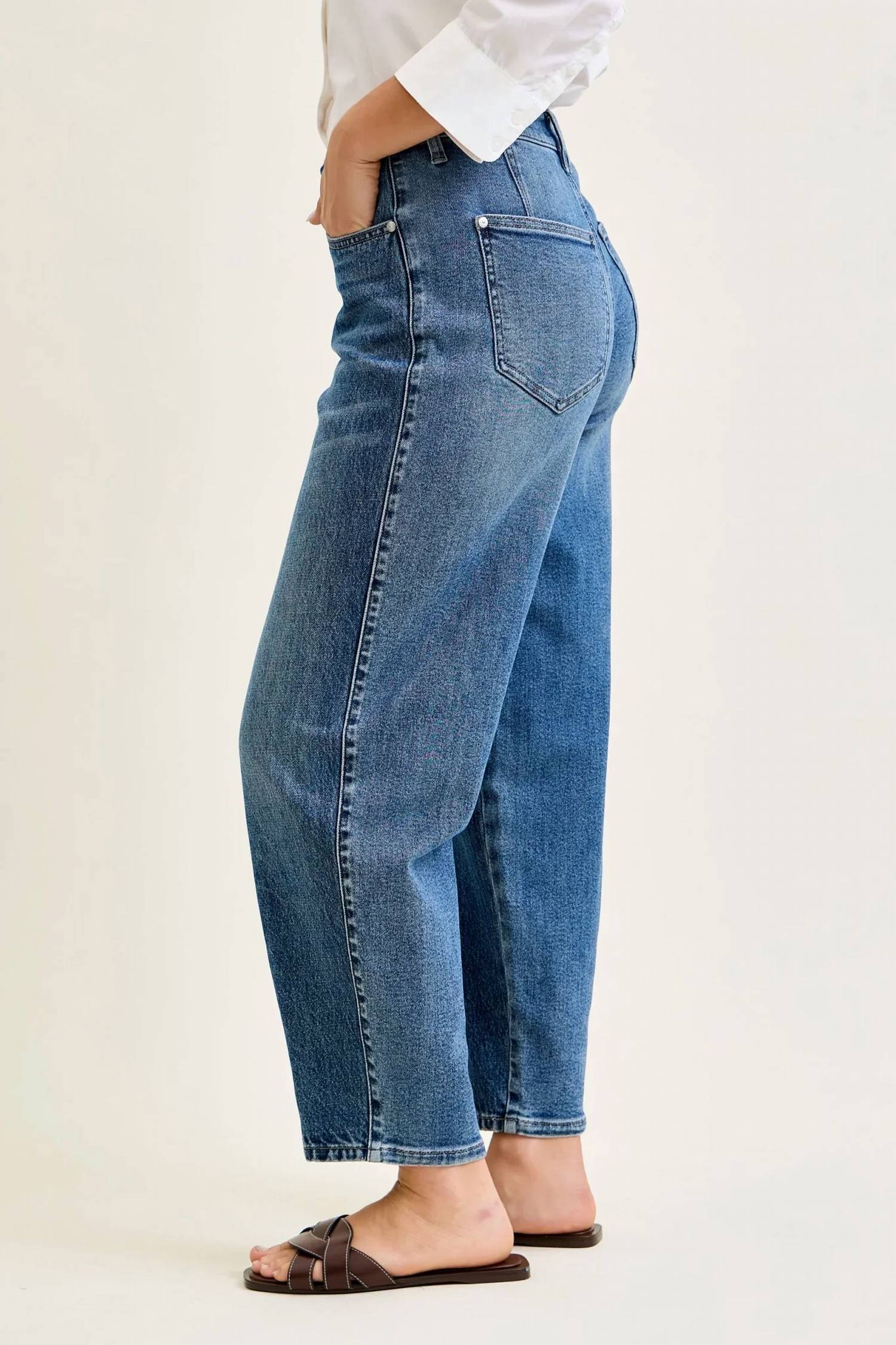 Judy Blue - Rigid Magic Barrel With Dart Detailing Jeans