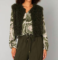 Yest - Caroline Vest