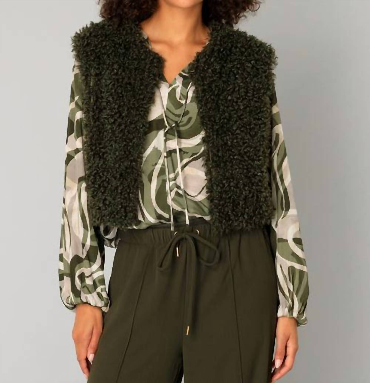 Yest - Caroline Vest