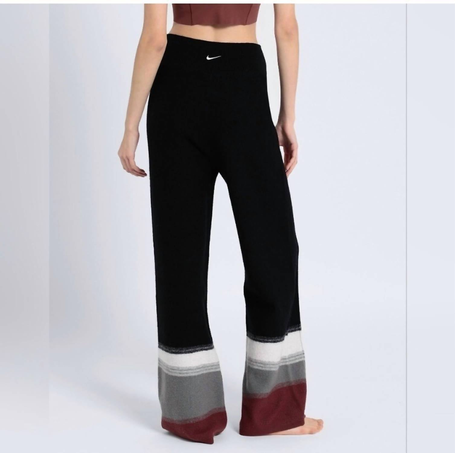 Nike - Yoga Slim Fit Pant
