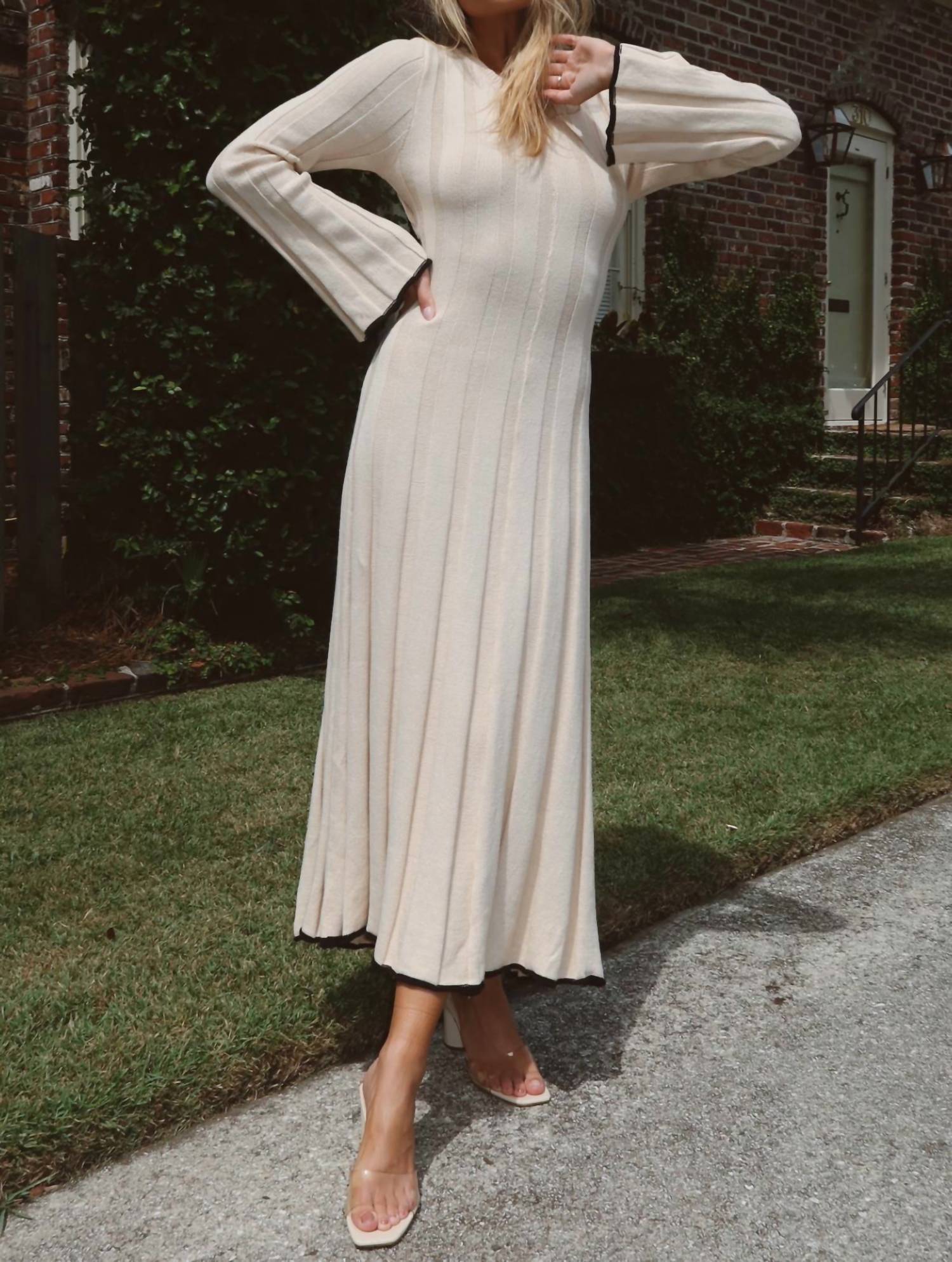 Lalavon - Cam Contrast Bow Maxi Dress