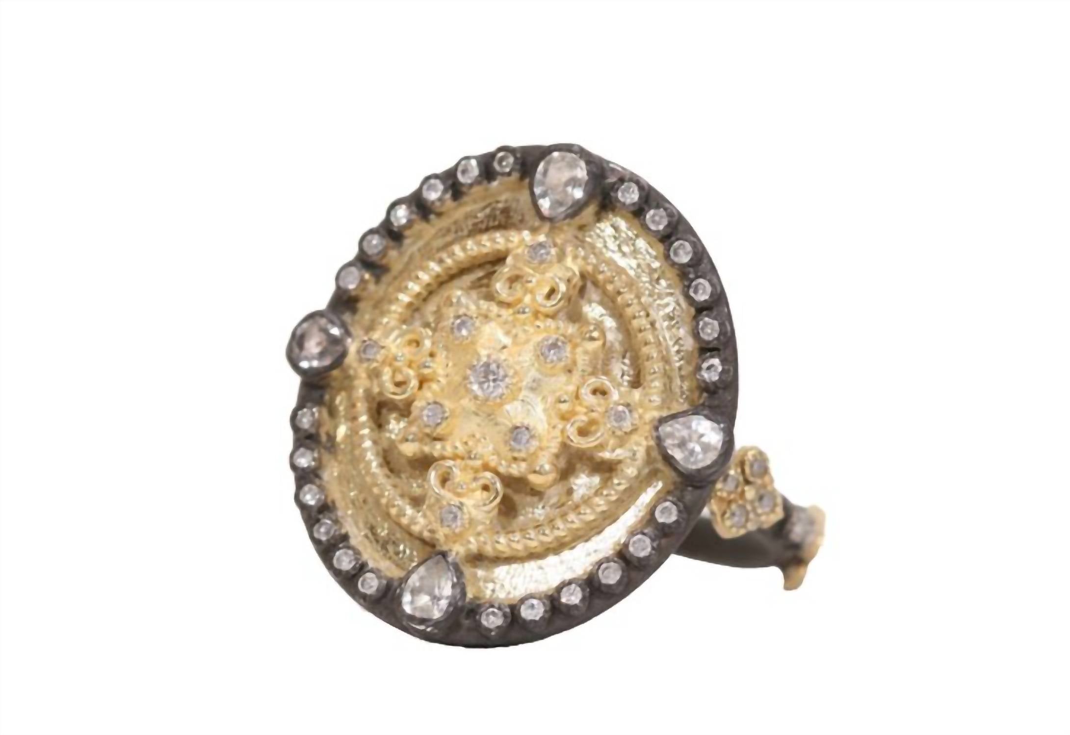 Armenta - Women's Heraldry Small Oval Shield Ring