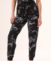 french kyss Women's Abstract Print Jogger in black white - women's pants - detail view
