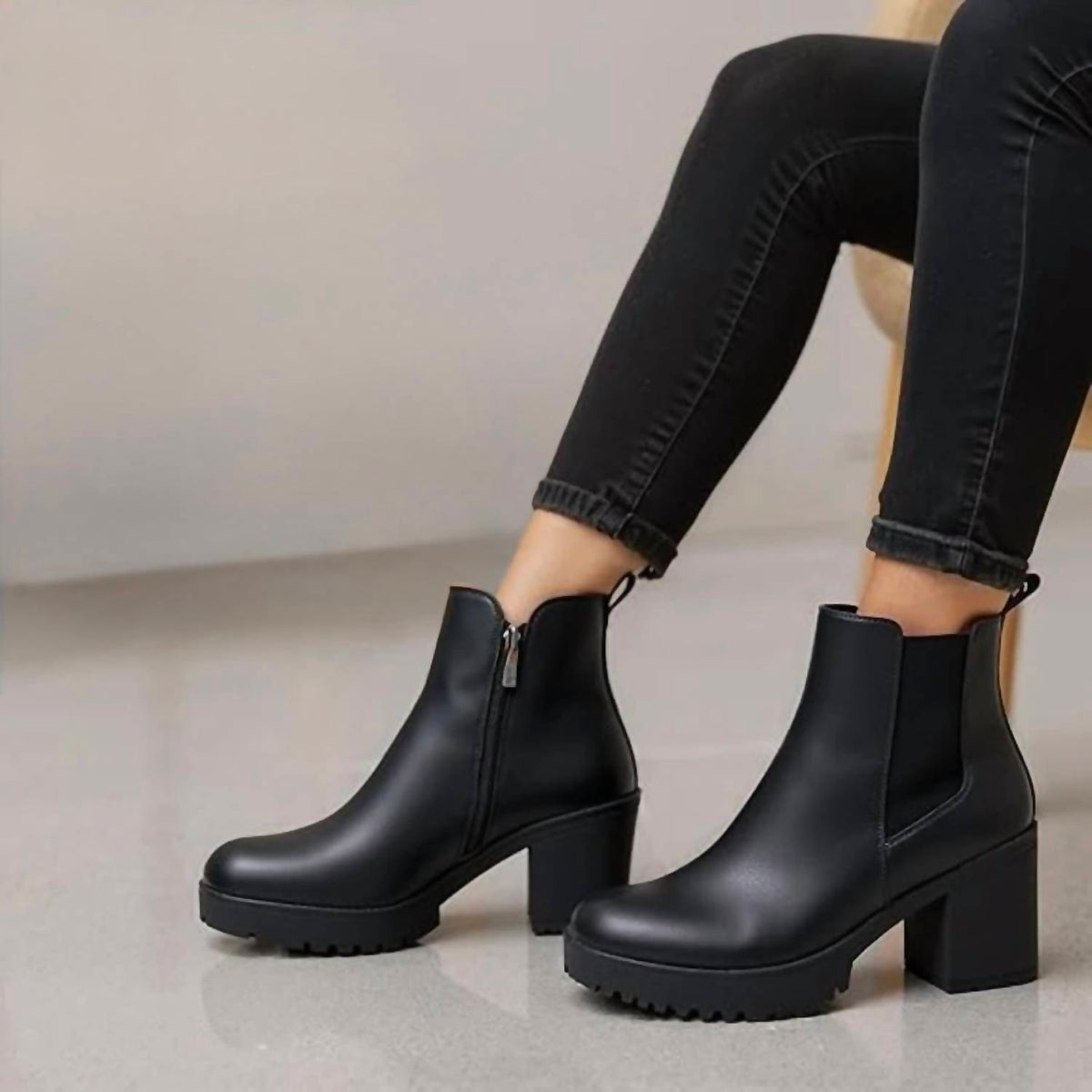 Vepose - Women's Round Closed Toe Ankle Boots
