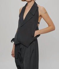 Asier Quintana Anaia Vest in black - women's jacket - detail view