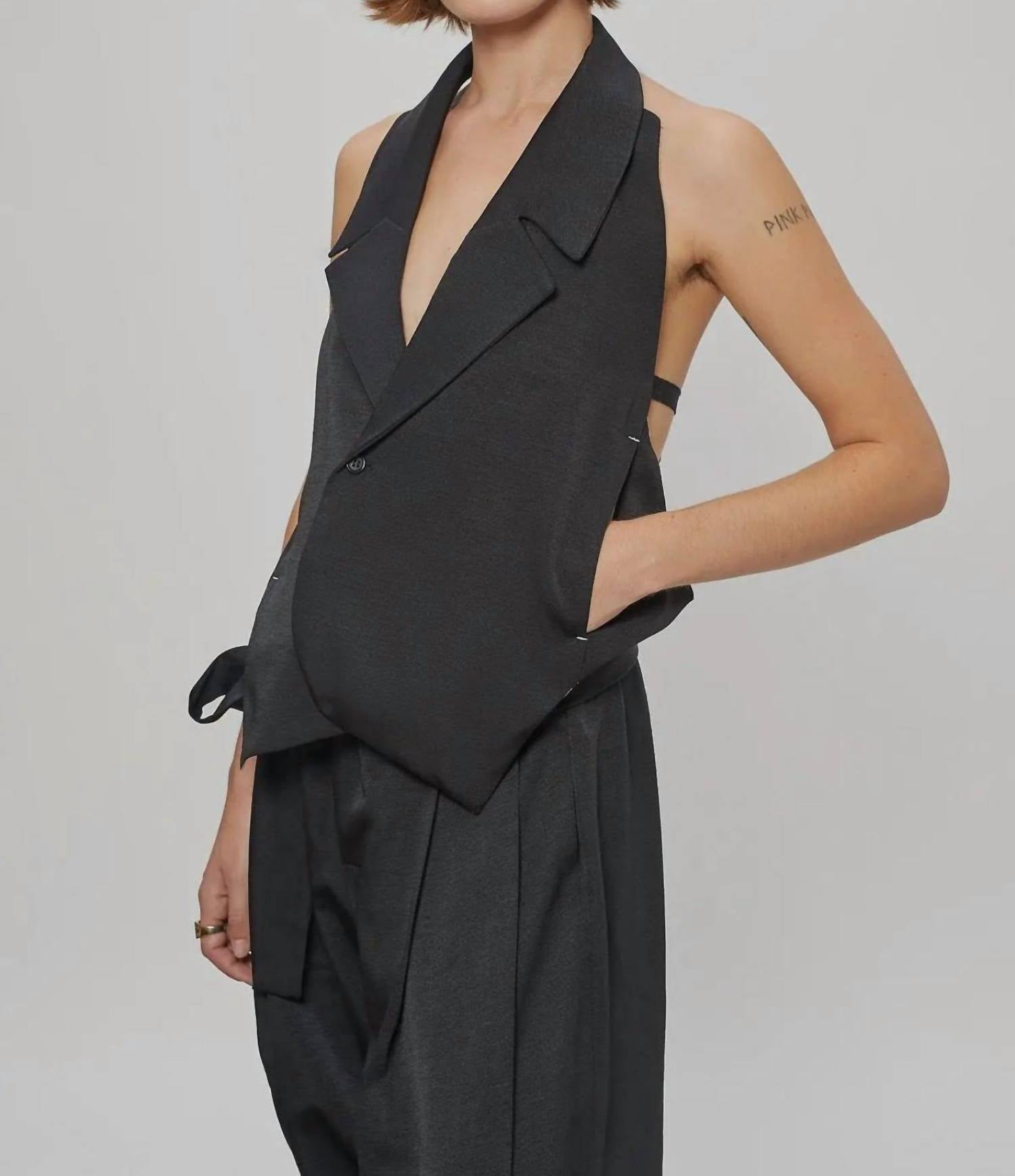 Asier Quintana Anaia Vest in black - women's jacket - detail view