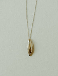 Uni Jewelry Women's Ligne Necklace in gold - women's jewelry - detail view