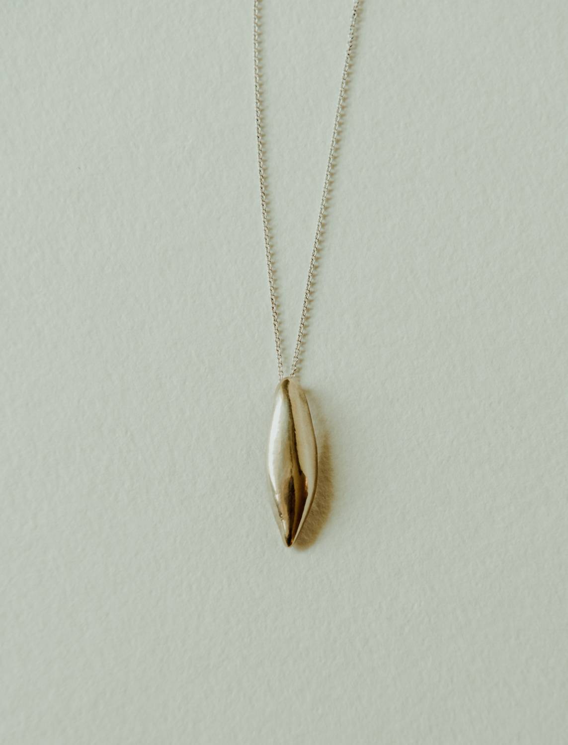 Uni Jewelry Women's Ligne Necklace in gold - women's jewelry - detail view
