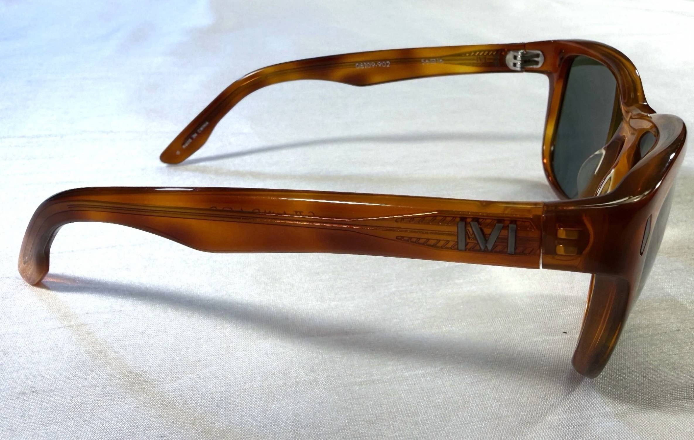 Ivi Vision - Unisex Standard Sunglasses