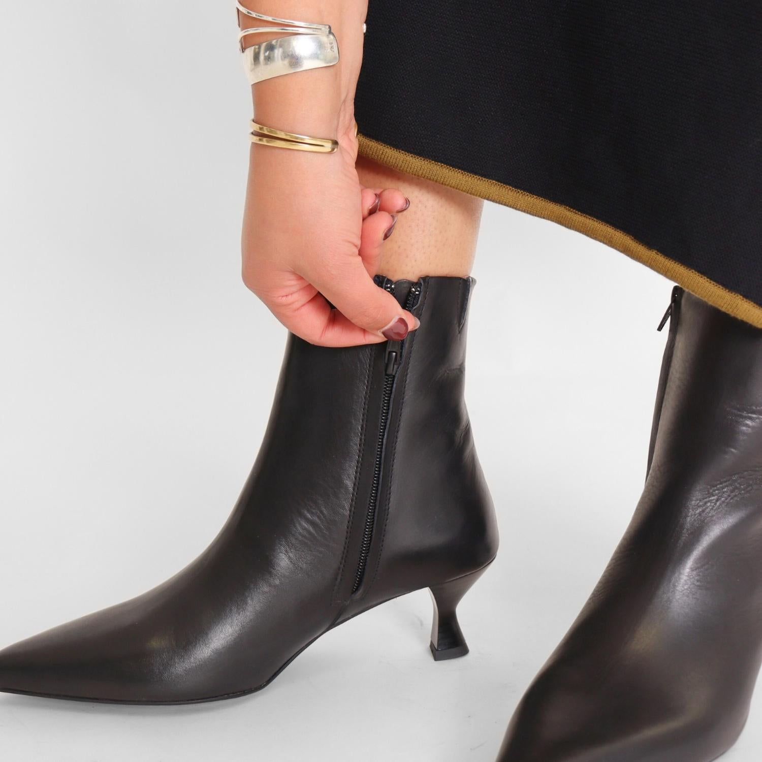 Pavement - Women's Wilma Heeled Booties