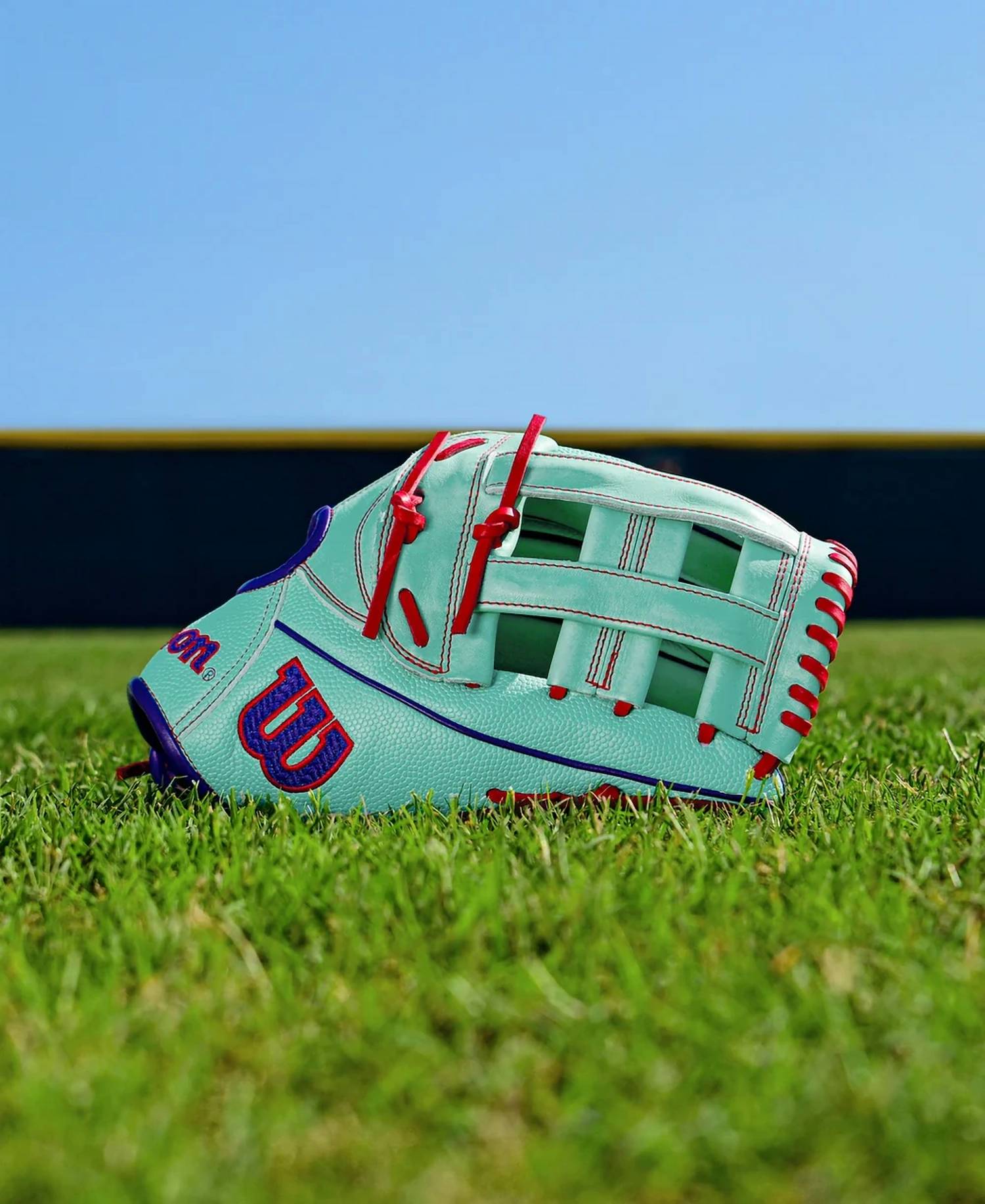 Wilson - A2000 1750SS 12.5” Outfield Baseball Glove