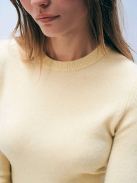 White + Warren - Cashmere Fitted Crewneck Sweater
