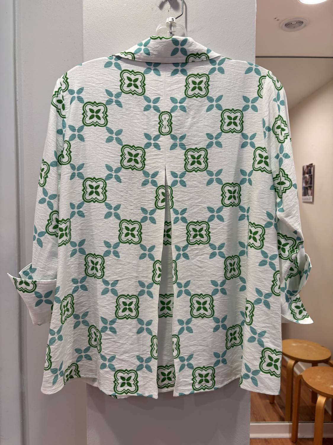 Boho Chic - Women's Pleat back 3/4 sleeve blouse