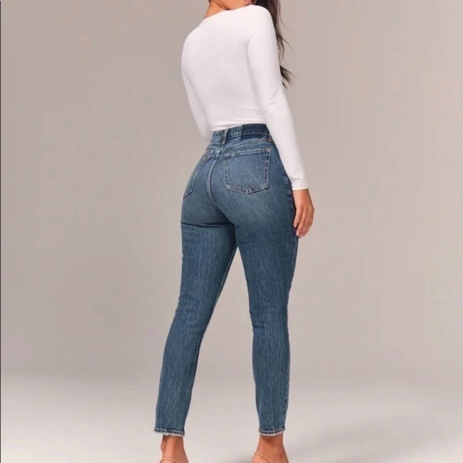 Abercrombie & Fitch - Women's Ankle Straight Jeans
