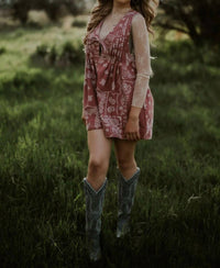 Veveret - Printed Pleated V-neck Romper