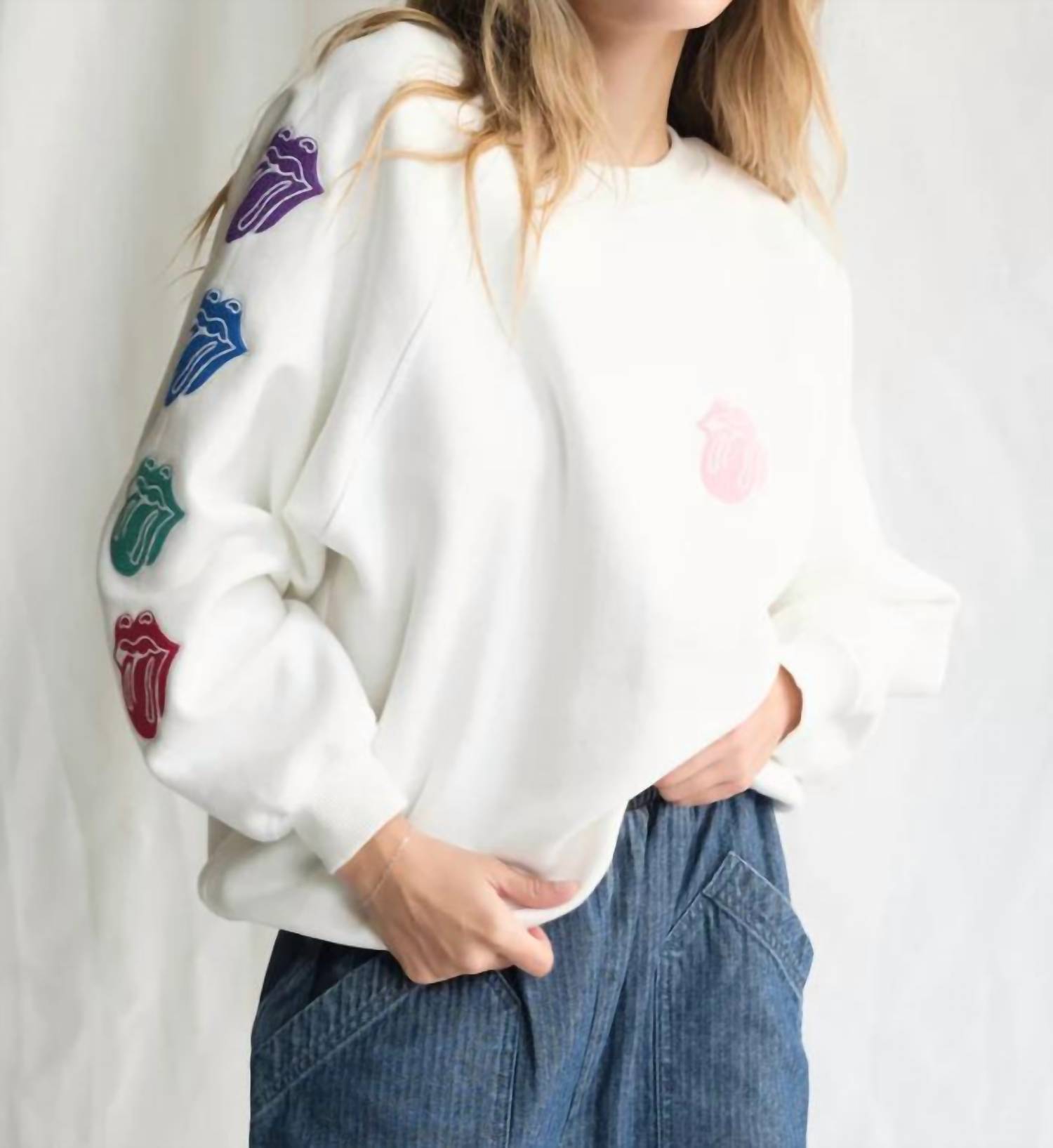 People of Leisure ROLLING TONE SWEATSHIRT in white - women's sweater